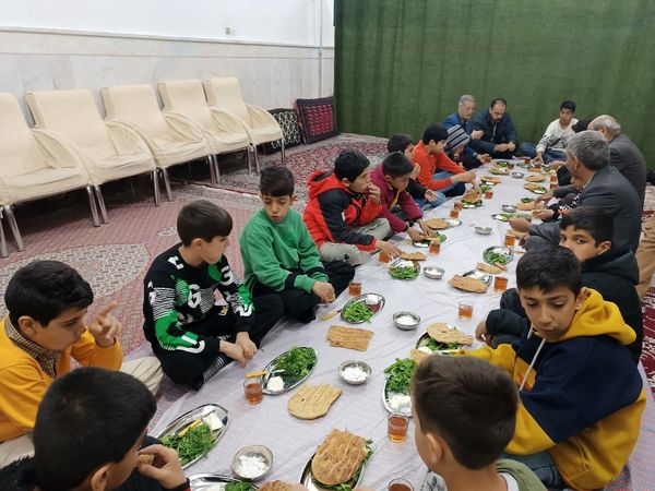 سفره های افطار ساده در کاشمر