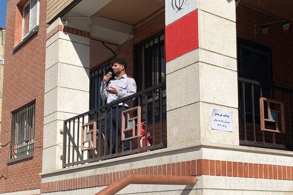 حضور قهرمانان بی‌ادعا در مدرسه حاج مهدی رسولی در هفته پدافند غیر عامل