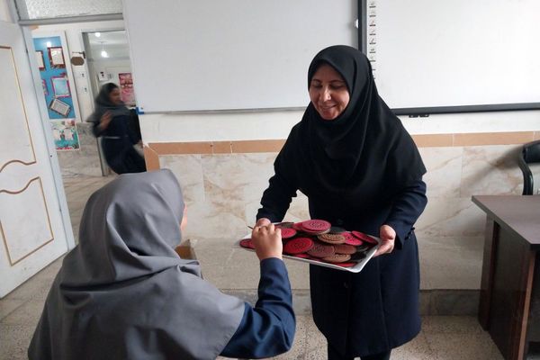 برگزاری جشن دهه کرامت و روز دختر در مدرسه نمونه دولتی فدک