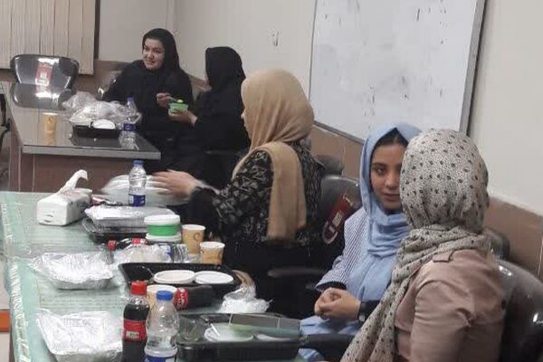 برگزاری مراسم افطار و طعام در دبیرستان فتح المبین ناحیه دو شهرری 