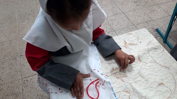 وقتی معلم، خیاط می‌شود