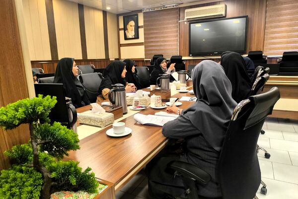 از پنج قطب تا یک هدف