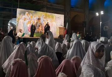 دختران دارالعباده یزد در میدان حاضر شدند