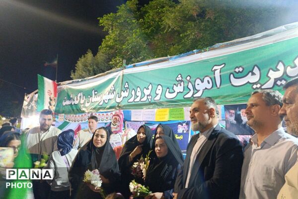 حضور گسترده و دشمن شکن دانش آموزان و فرهنگیان در غرفه آموزش و پرورش به میزبانی آموزشگاه الغدیر