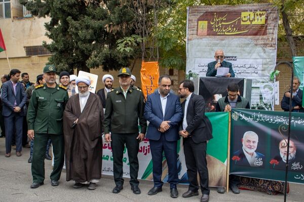 شرکت پرشور دهه هشتادی و نودی‌‌های شهر محلات در یوم‌الله ۱۳ آبان