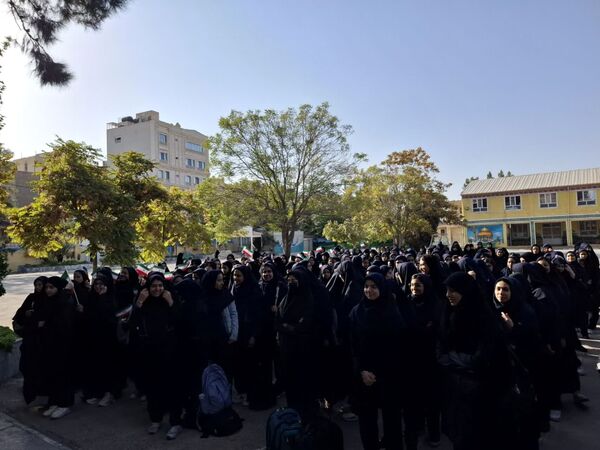 زنگ مهر در دبیرستان شاهد تقوا پیشگان ناحیه ۴ مشهد نواخته شد