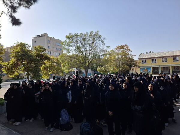 زنگ مهر در دبیرستان شاهد تقوا پیشگان ناحیه ۴ مشهد نواخته شد