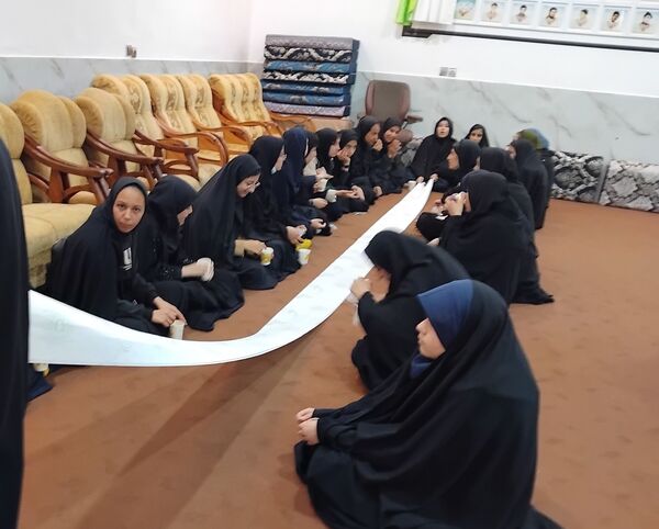 جزء خوانی‌ و ضیافت‌افطاری در‌ مدرسه حضرت خدیجه(س) شهر‌ وردنجان