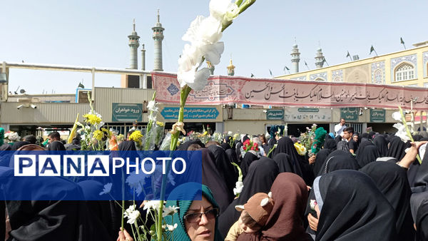 عشق و ارادت زائران حضرت معصومه(س) در قالب کاروان نمادین ورود ایشان به قم