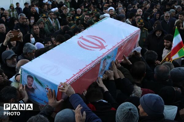 تشییع پیکر مطهر سه شهید والامقام جنگ رمضان در همدان 