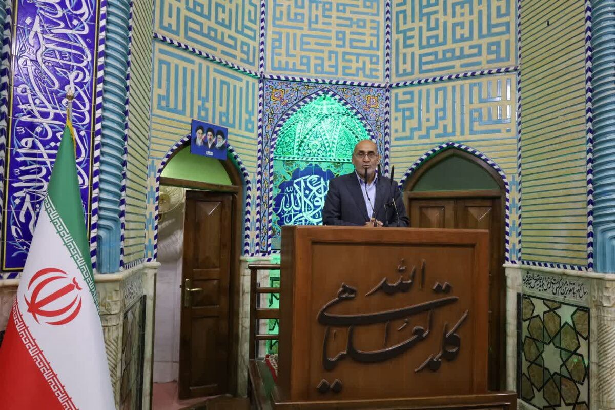 معلمان چراغ راه آینده کشور هستند