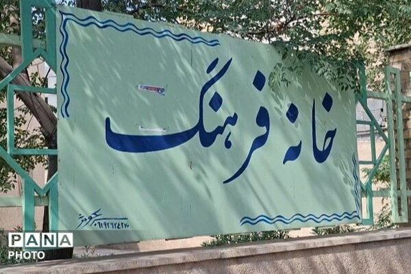 افتتاح نمایشگاه کتاب «رسول آفتاب» با حضور دانش آموزان دبستان فردوسی