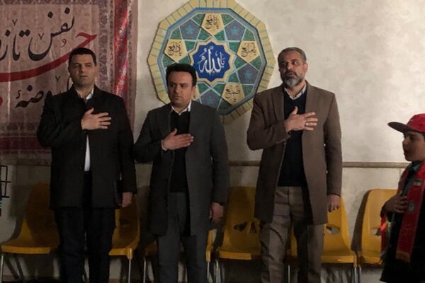 اجرای مانور یاوران انقلاب توسط دانش‌آموزان دبستان شاهد شهید قدوسی ناحیه 2 شهرری 