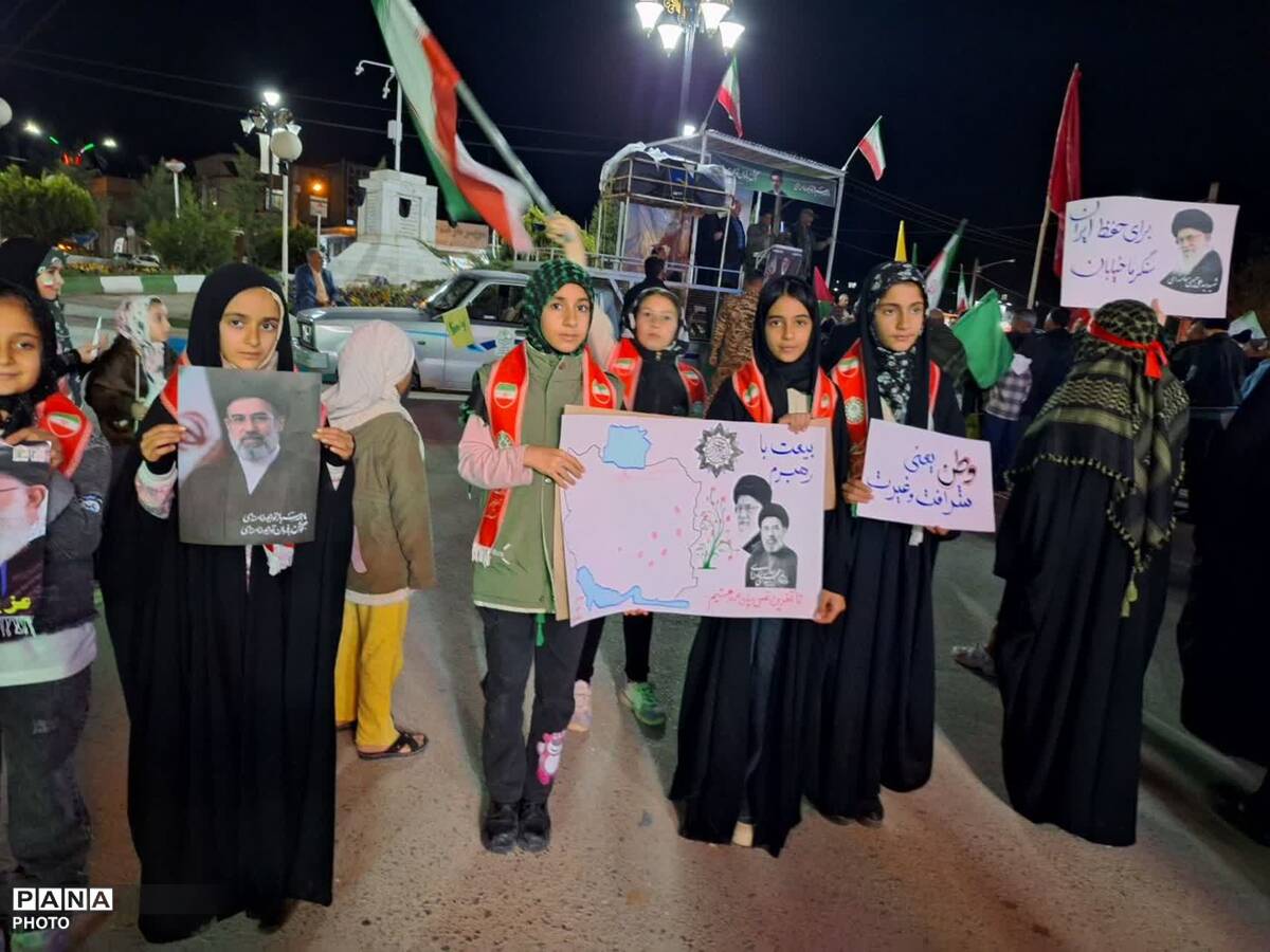 بیعت دانش‌آموزان پیشتاز شهر لایین با رهبر عزیز انقلاب