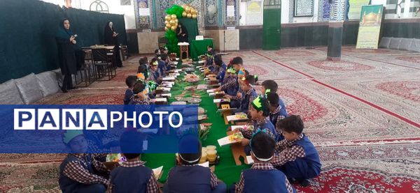 مراسم عهد و پیمان با قرآن در دبستان قمر بنی هاشم شهرستان زارچ 