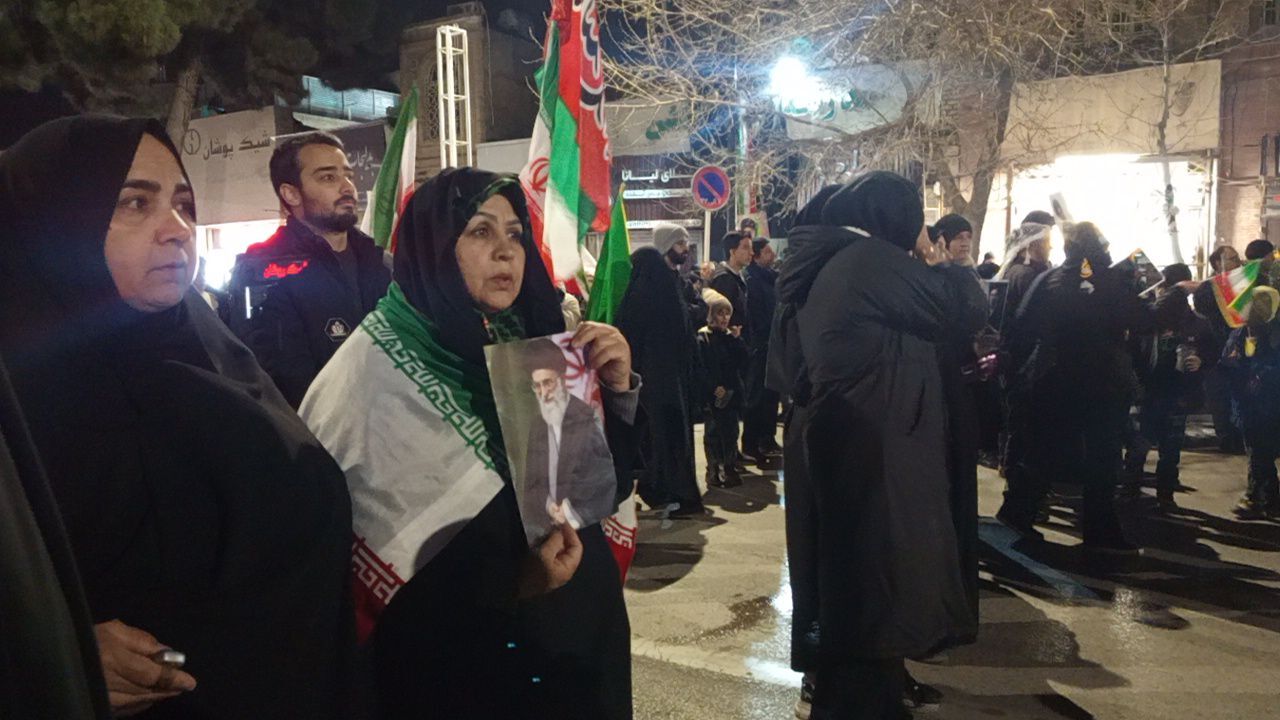 نیشابور  در آغوش باران؛ قصه دلدادگی مردم در مسجد جامع 