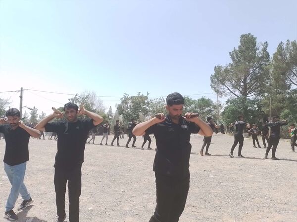 عزاداری هیئت زنجیرزنی روستای عشرت آباد در امامزاده سین حسن روستای میرآباد