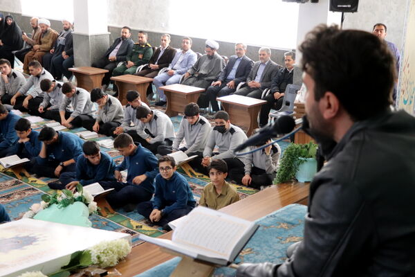 محفل انس با قرآن در مدرسه میثاق مکتب‌الصادق (ع) 