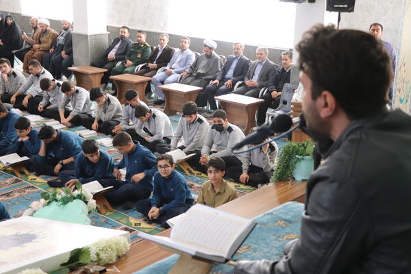محفل انس با قرآن در مدرسه میثاق مکتب‌الصادق (ع) 