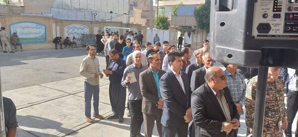 حضور پرشور دانش‌آموزان رای اولی شهرستان چرداول در انتخابات ریاست جمهوری