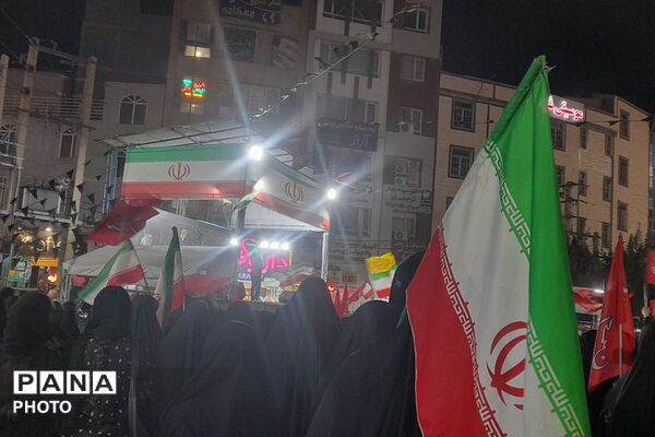 طنین نوای دل‌نشین «زمزمه‌های زهرایی» در میدان امام خامنه‌ای