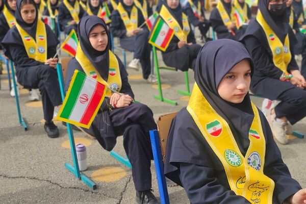 همایش «یاوران انقلاب» با محوریت نقش آفرینی دانش آموزان در گام دوم انقلاب