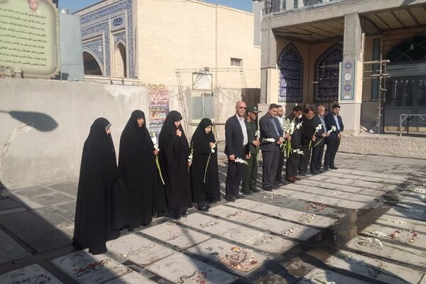تجدید پیمان فرهنگیان ورامینی با آرمان‌های شهدا در هفته بسیج