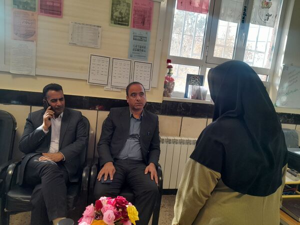 بازدید مسئولین اداره آموزش و پرورش از دبیرستان مادرمهربان خلیل آباد