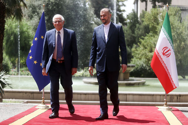 دیپلمات شهید