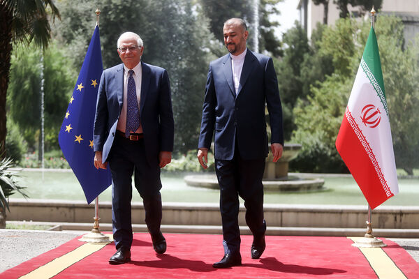 دیپلمات شهید