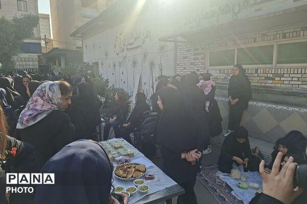 حضور دانش آموزان مدارس حاتم، مجتهده امین و محمد علی تحصیلی در جشن ولادت حضرت زینب (س)