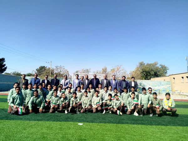 افتتاح چمن مصنوعی دبیرستان نمونه دولتی دانش کاشمر 