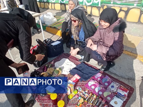 برپایی بازارچه‌ دانش‌آموزی در دبیرستان دلیری مشهد