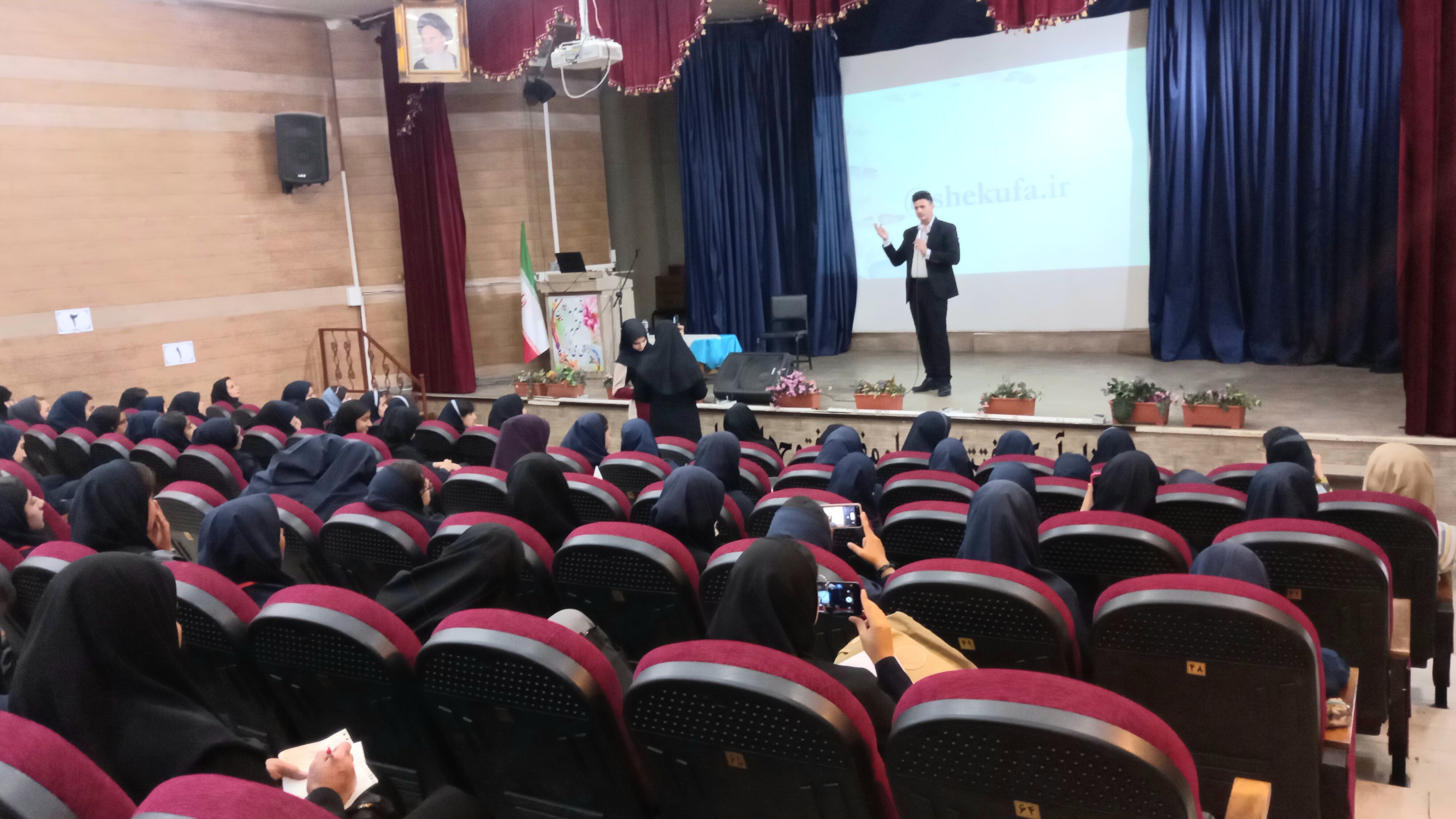 دومین جلسه همیاران مشاور مدارس متوسطه اول دخترانه آموزش و پرورش ناحیه ۳ اصفهان 