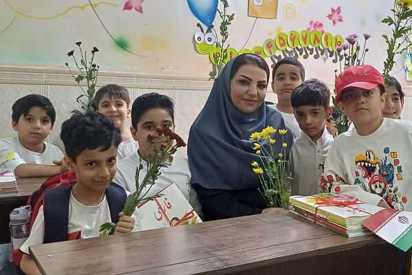 گام نهادن دانش‌آموزان کودکستانی شهرستان ورامین در مسیر تعلیم و تربیت