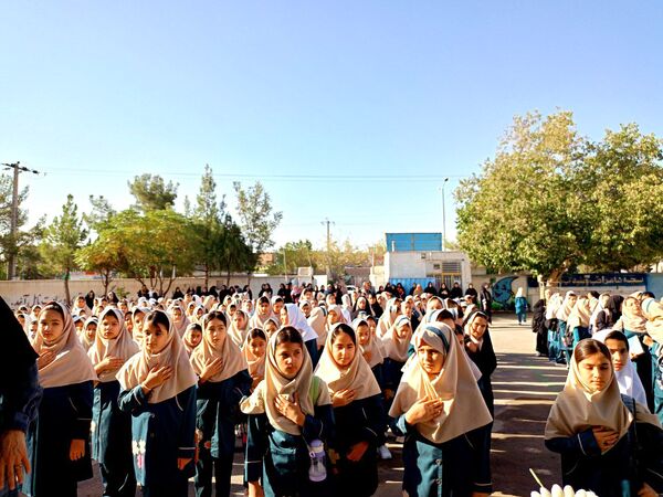 آیین نواخته زنگ آغاز سال تحصیلی در دبستان دخترانه سمیه