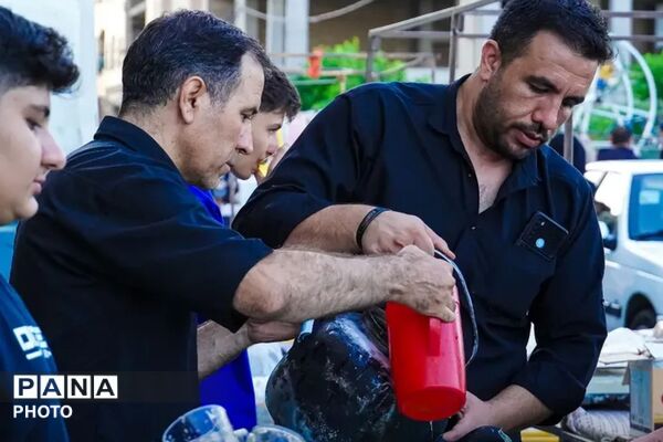 میزبانی هیت دلدادگان حضرت علی اکبر از عزاداران حسینی رهبر شهید