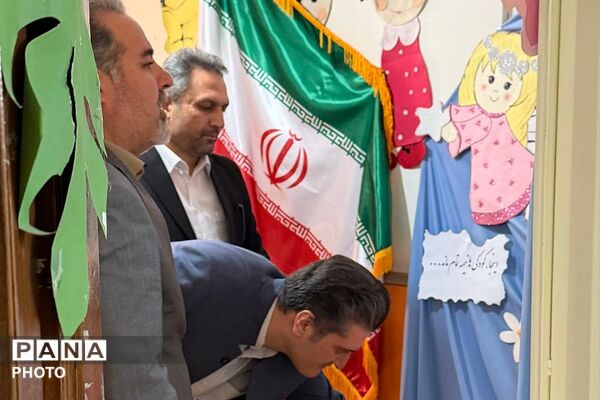نواخته شدن زنگ غنچه ها در کودکستان ملورین ناحیه دو شهرری 