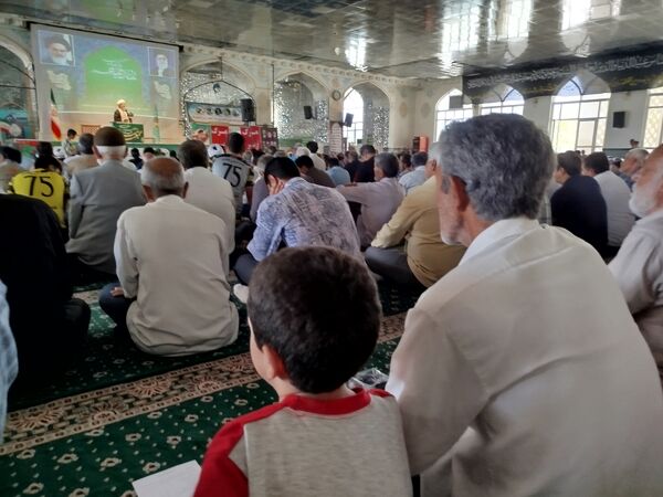نماز جمعه شهرستان کاشمر با حضور پر رنگ مردم برگزار شد 