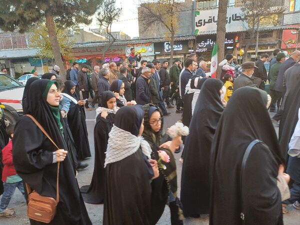 استقبال پرشور مردم از شهدای گمنام در شهرستان شیروان