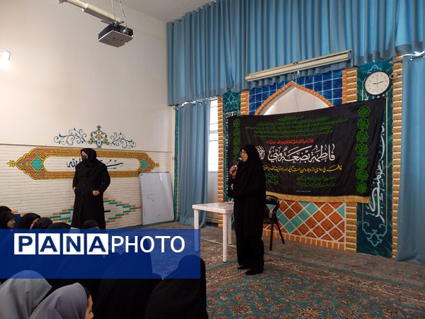 برپایی چایخانه حضرت فاطمه(س) در دبیرستان امجدی یک