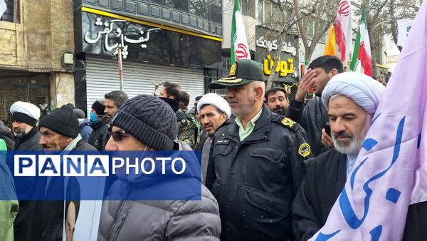 حضور خادمان امنیت در راهپیمایی ۲۲ بهمن