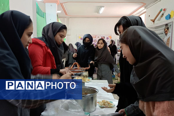 برگزاری نمایشگاه مشاغل خانگی در دبیرستان شاهد ام ابیها، شهرستان آباده