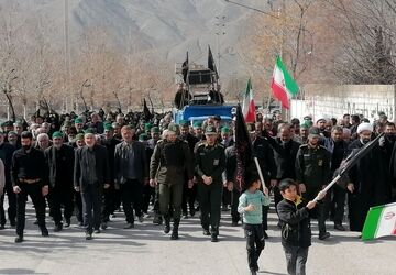 راهپیمایی باشکوه همزمان با خبر شهادت آیت الله خامنه ای در بار