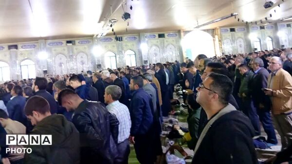 اقامه نماز عید فطر در یاسوج مصلی امام خمینی (ره)