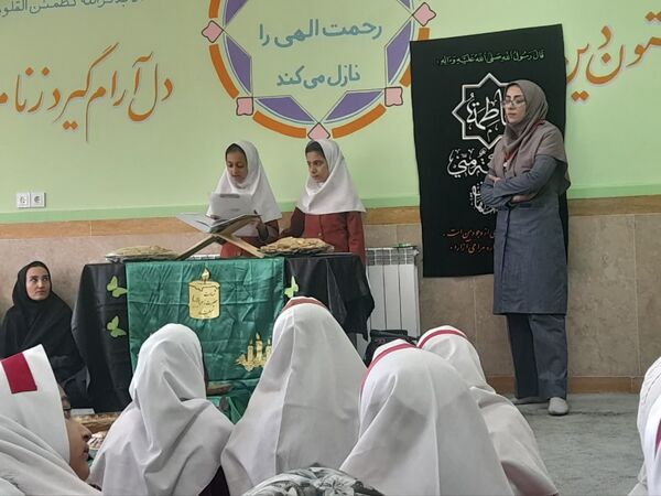 مراسم معنوی روضه حضرت فاطمه زهرا (س) در دبستان فردوس