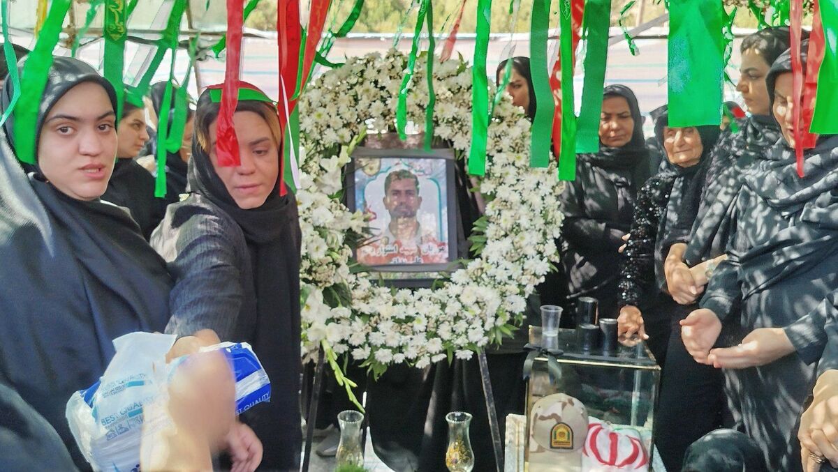 مراسم باشکوه چهلمین روز شهادت شهید مرزبان «علی بداق» با حضور گسترده مردم در خرم‌آباد لرستان برگزار شد