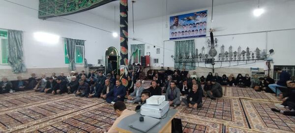 اولین نشست فعالان قرآنی، فرهنگی و هنری در روستای نامن شهرستان داورزن 