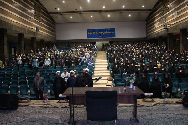 مراسم تقدیر از نخبه قرآنی دانشگاه فرهنگیان یزد 