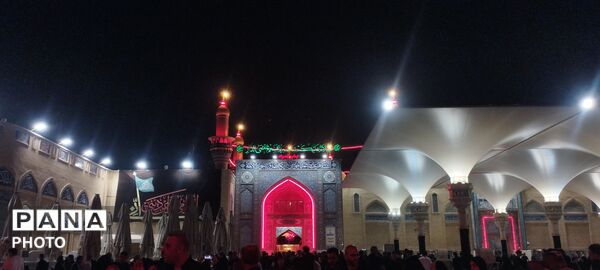 سلام زائران اربعین به باب‌الحوائج(ع) در حرم نورانی امامین کاظمین